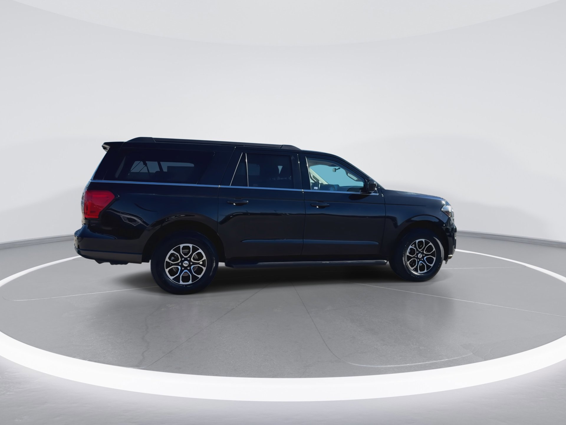 Certified 2024 Ford Expedition Max XLT image 4