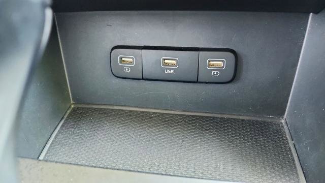 Used 2024 Kia Carnival LX image 16