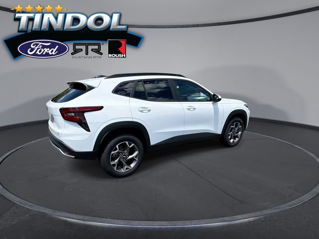 Used 2025 Chevrolet Trax LT FWD image 8