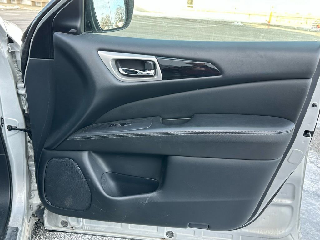 Used 2020 Nissan Pathfinder SV image 23