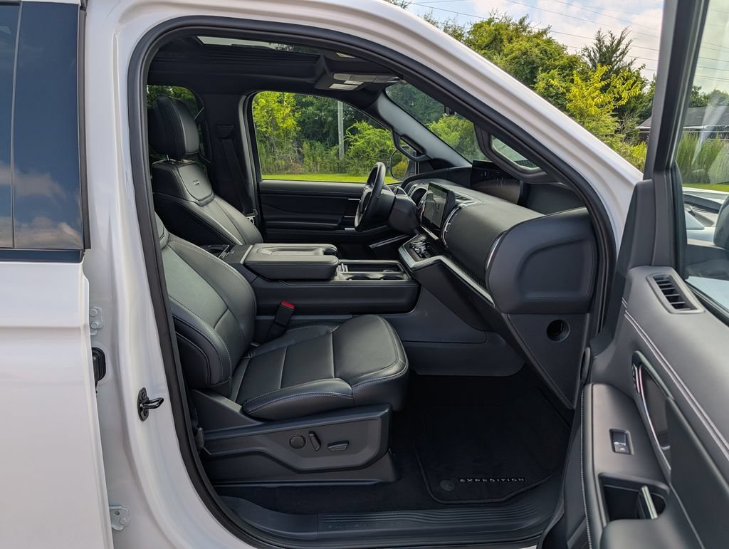 Certified 2026 Ford Expedition Platinum w/ Stealth Appearance Package AWD/4WD image 24
