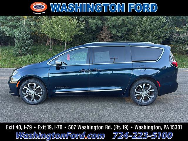 Used 2025 Chrysler Pacifica Pinnacle AWD/4WD image 1