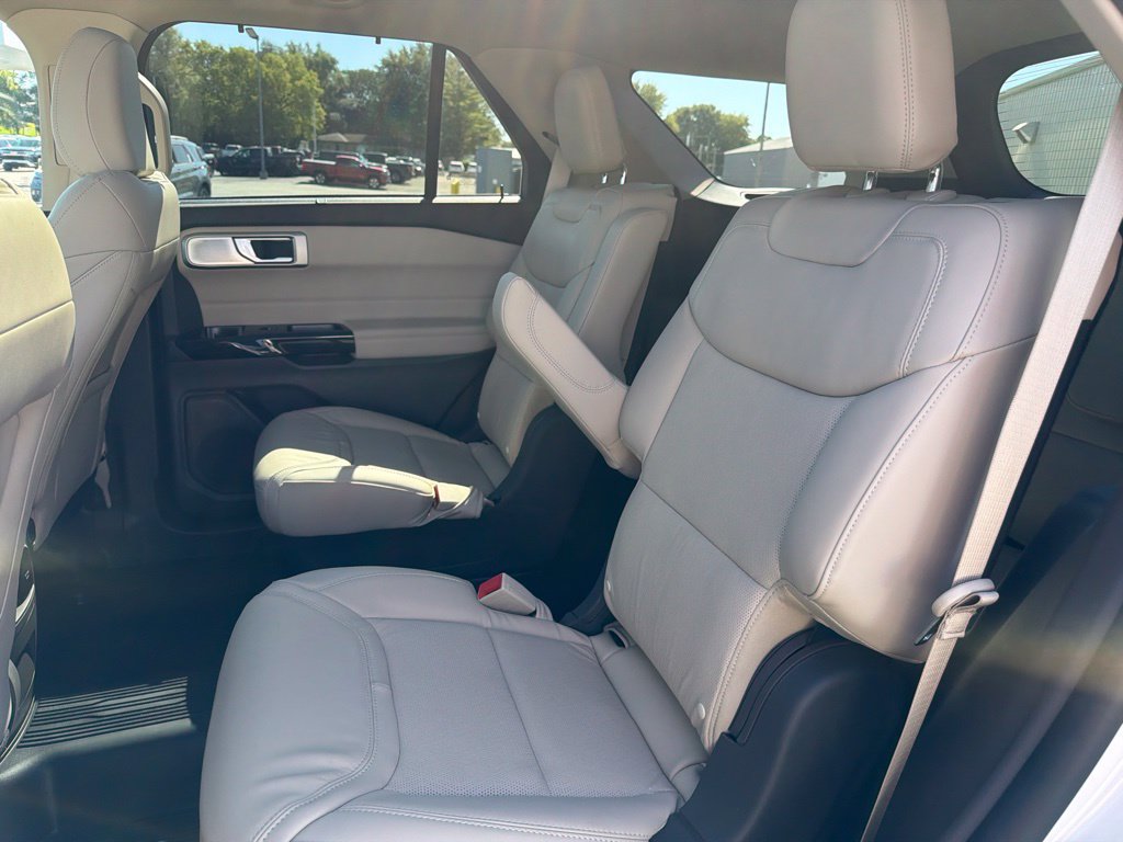Certified 2023 Ford Explorer Platinum w/ Technology Package AWD/4WD image 15