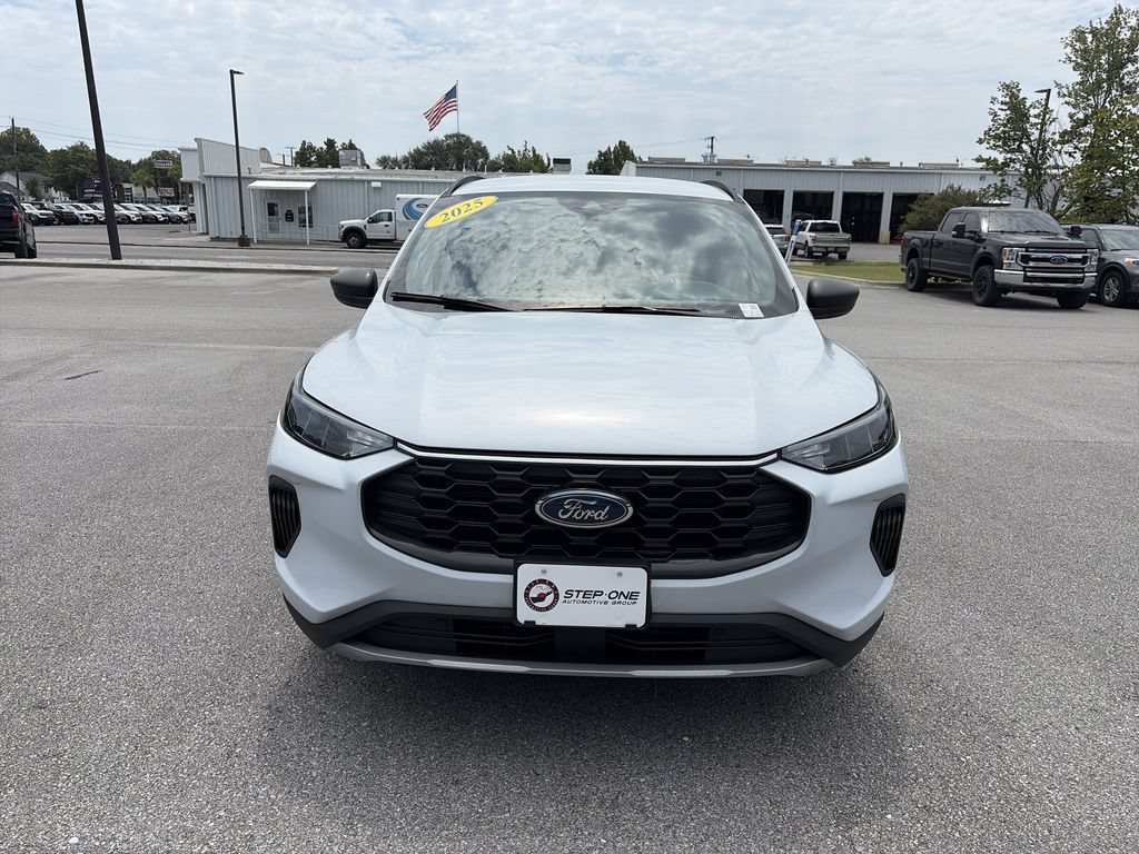 Certified 2025 Ford Escape ST-Line FWD image 10