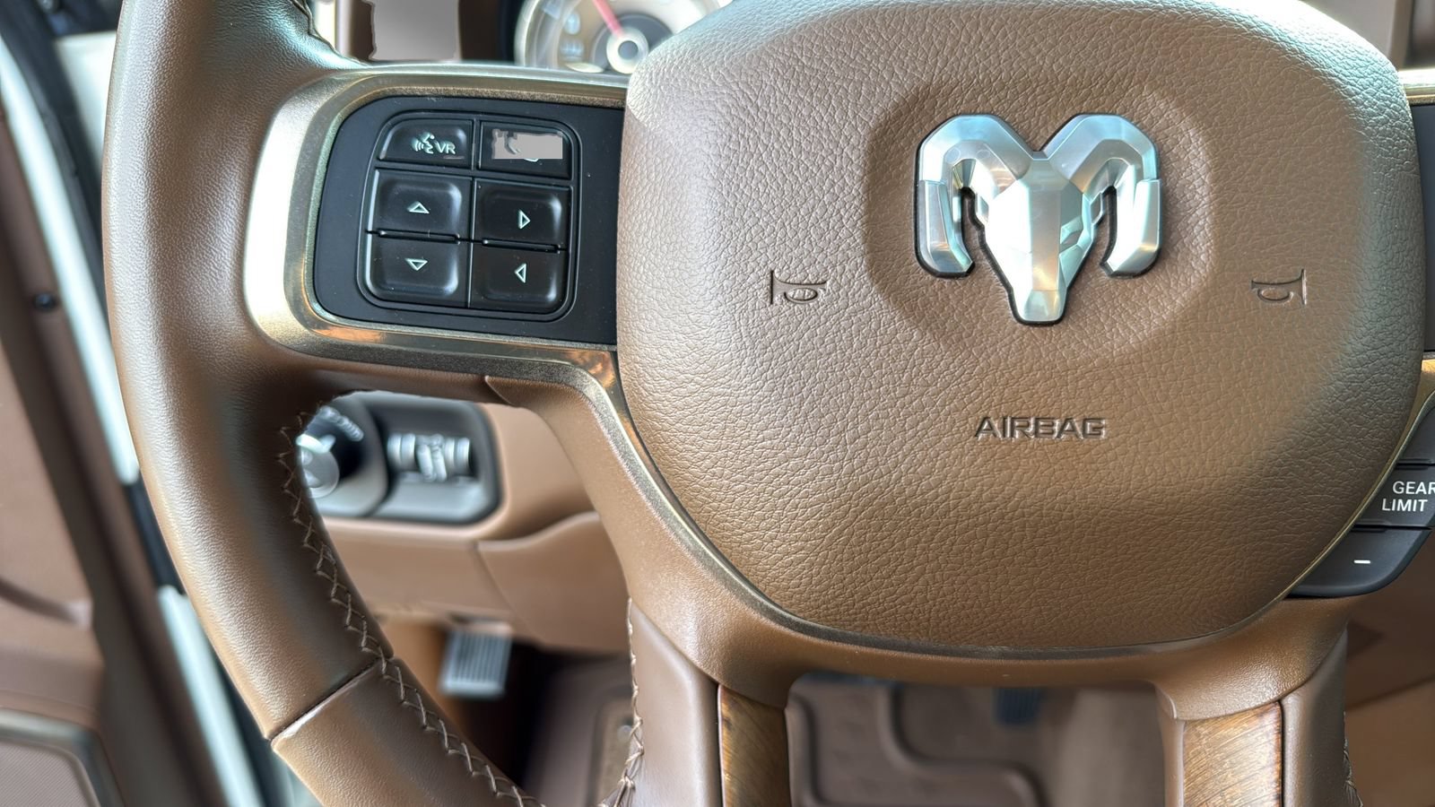 Used 2022 RAM 2500 Limited AWD/4WD image 17