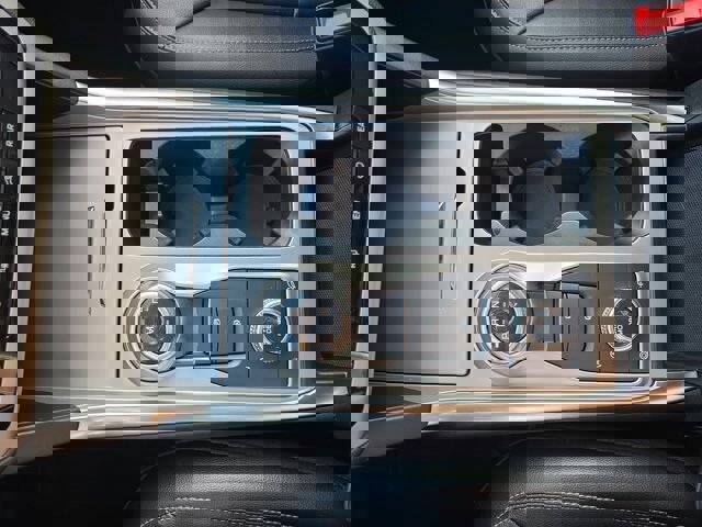 Certified 2021 Ford Explorer XLT w/ Equipment Group 202A image 19