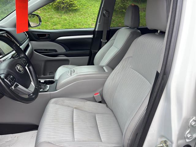 Used 2017 Toyota Highlander Plus w/ Protection Package #3 AWD/4WD image 11