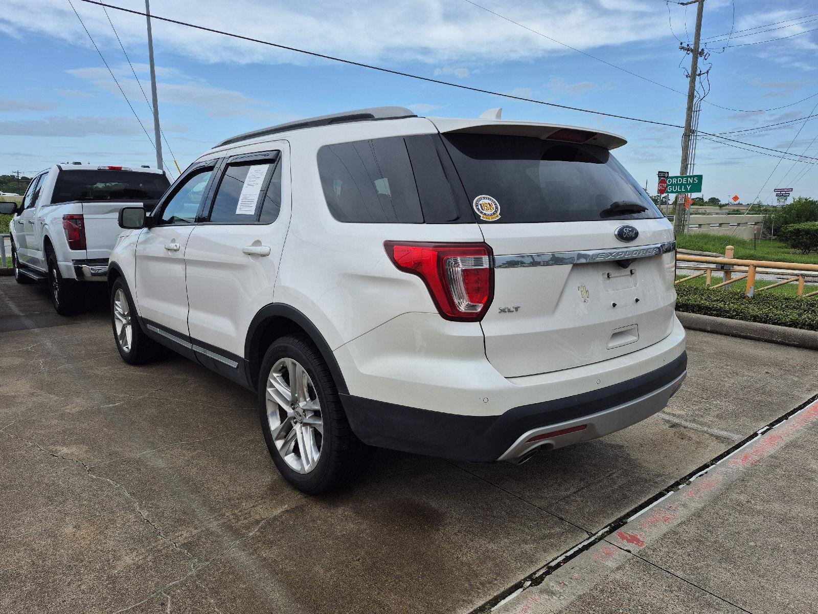 Certified 2017 Ford Explorer XLT w/ Equipment Group 202A FWD image 3
