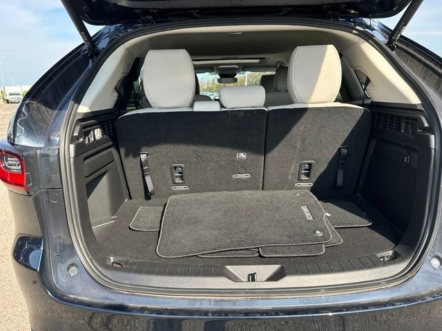 Used 2025 MAZDA CX-90 Plug-In Hybrid w/ Preferred AWD/4WD image 11