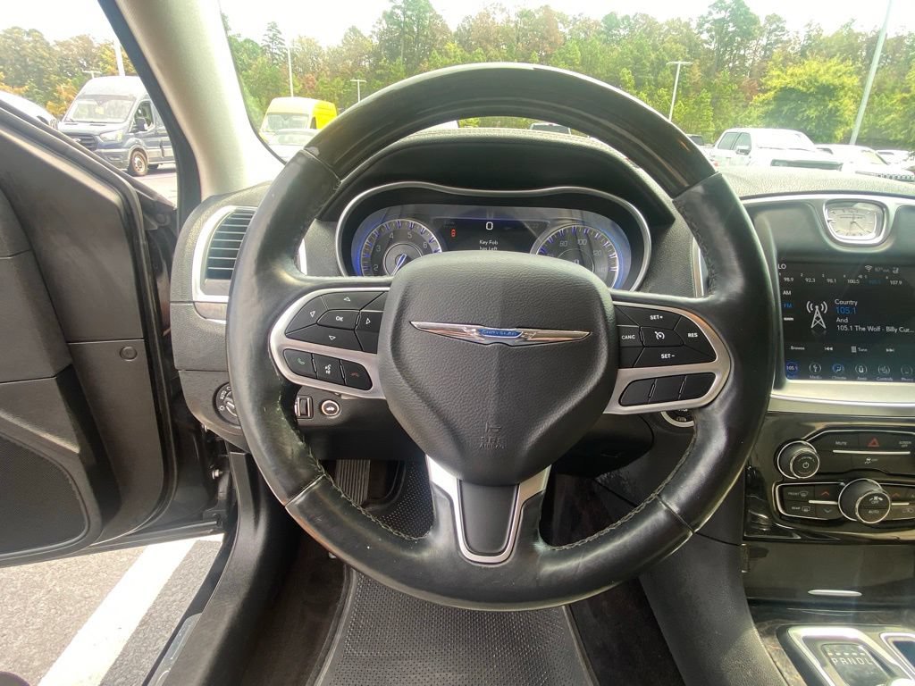 Used 2018 Chrysler 300 Limited AWD/4WD image 13