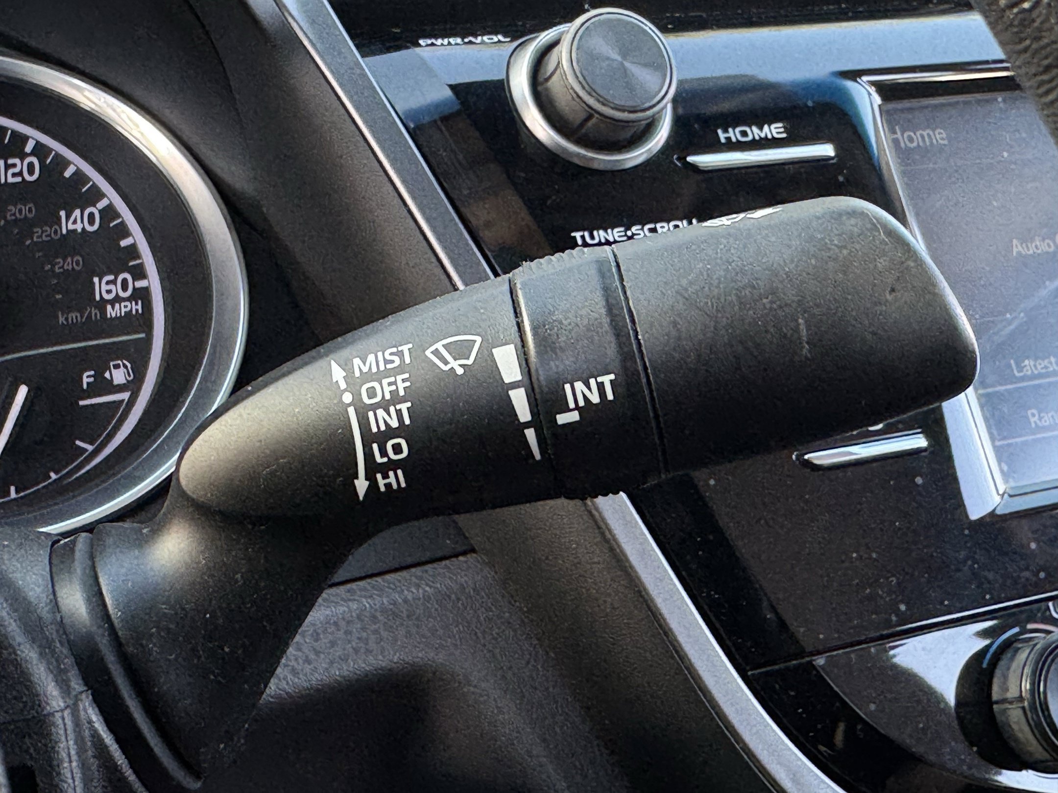 Used 2018 Toyota Camry SE FWD image 23
