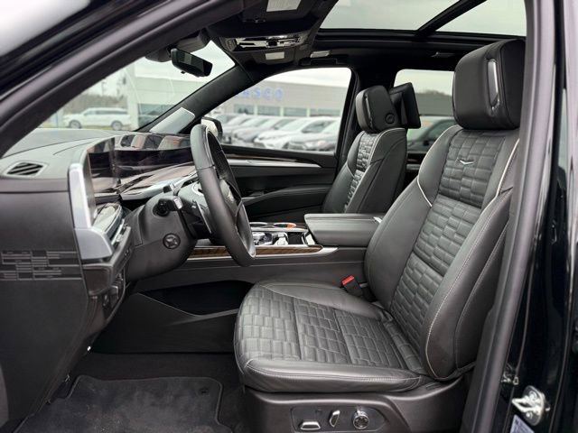 Used 2026 Cadillac Escalade Platinum Sport image 17