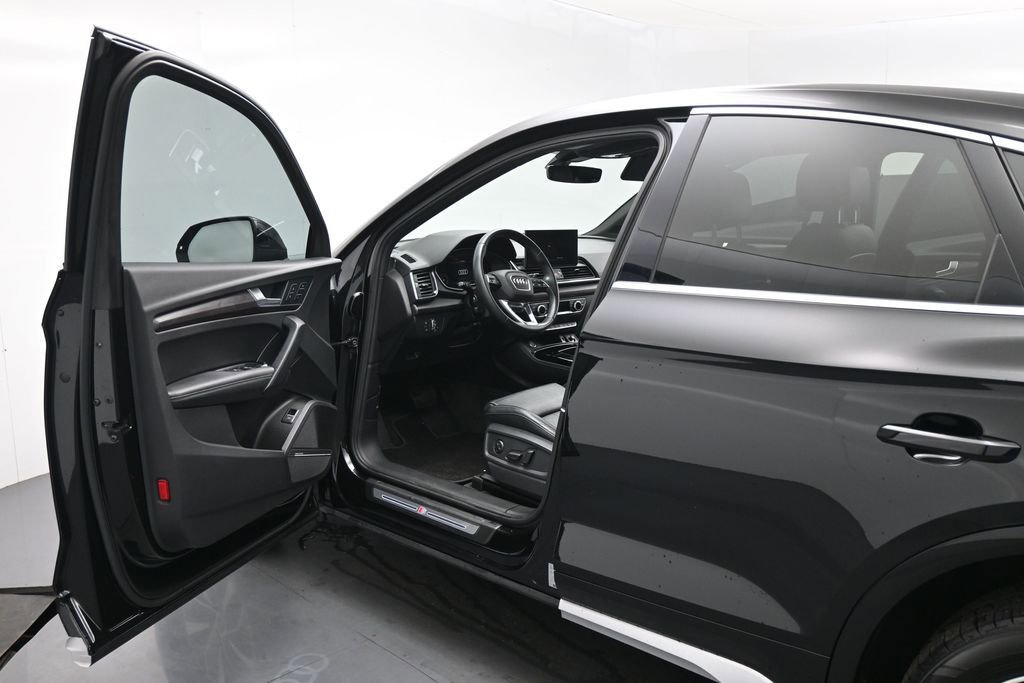 Used 2021 Audi Q5 2.0T Premium Plus w/ Premium Plus Package AWD/4WD image 9