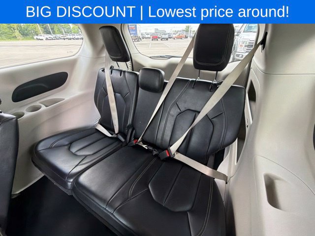 Used 2023 Chrysler Pacifica Touring-L FWD image 18