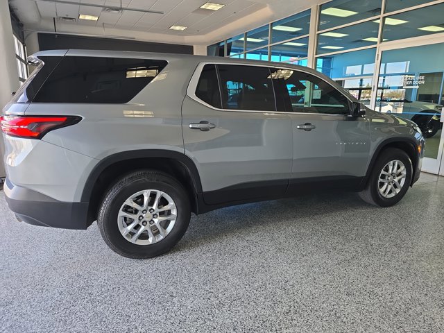 Used 2023 Chevrolet Traverse LS w/ Safety Package image 4