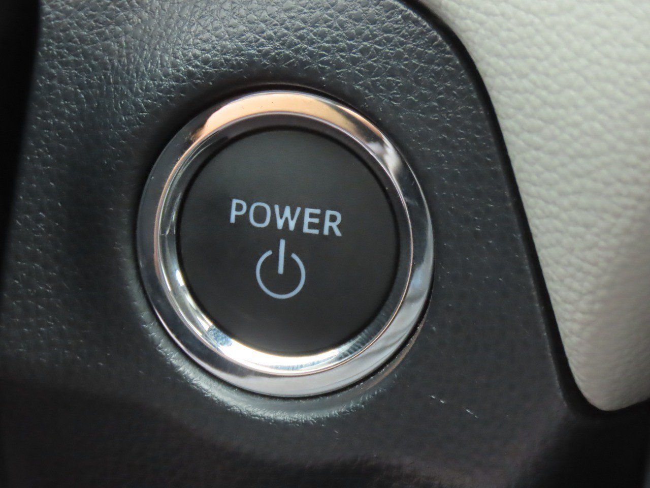 Used 2025 Toyota RAV4 Limited AWD/4WD image 30