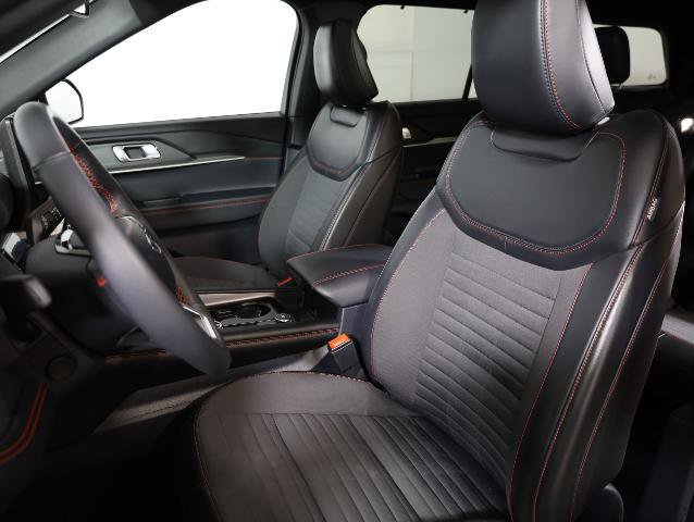 Certified 2025 Ford Explorer ST-Line w/ Premium Package AWD/4WD image 7