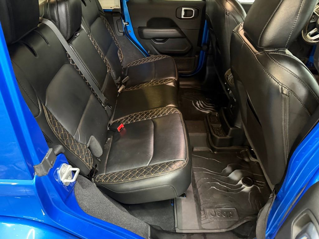 Used 2022 Jeep Wrangler Unlimited Sahara image 38