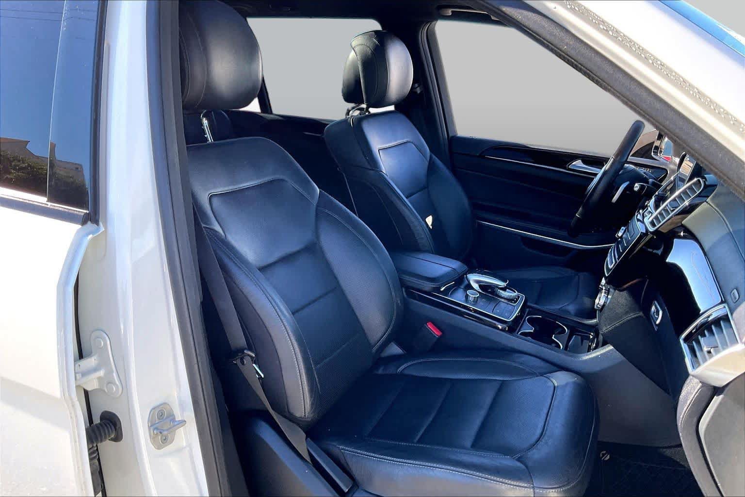 Used 2017 Mercedes-Benz GLS 550 4MATIC image 9