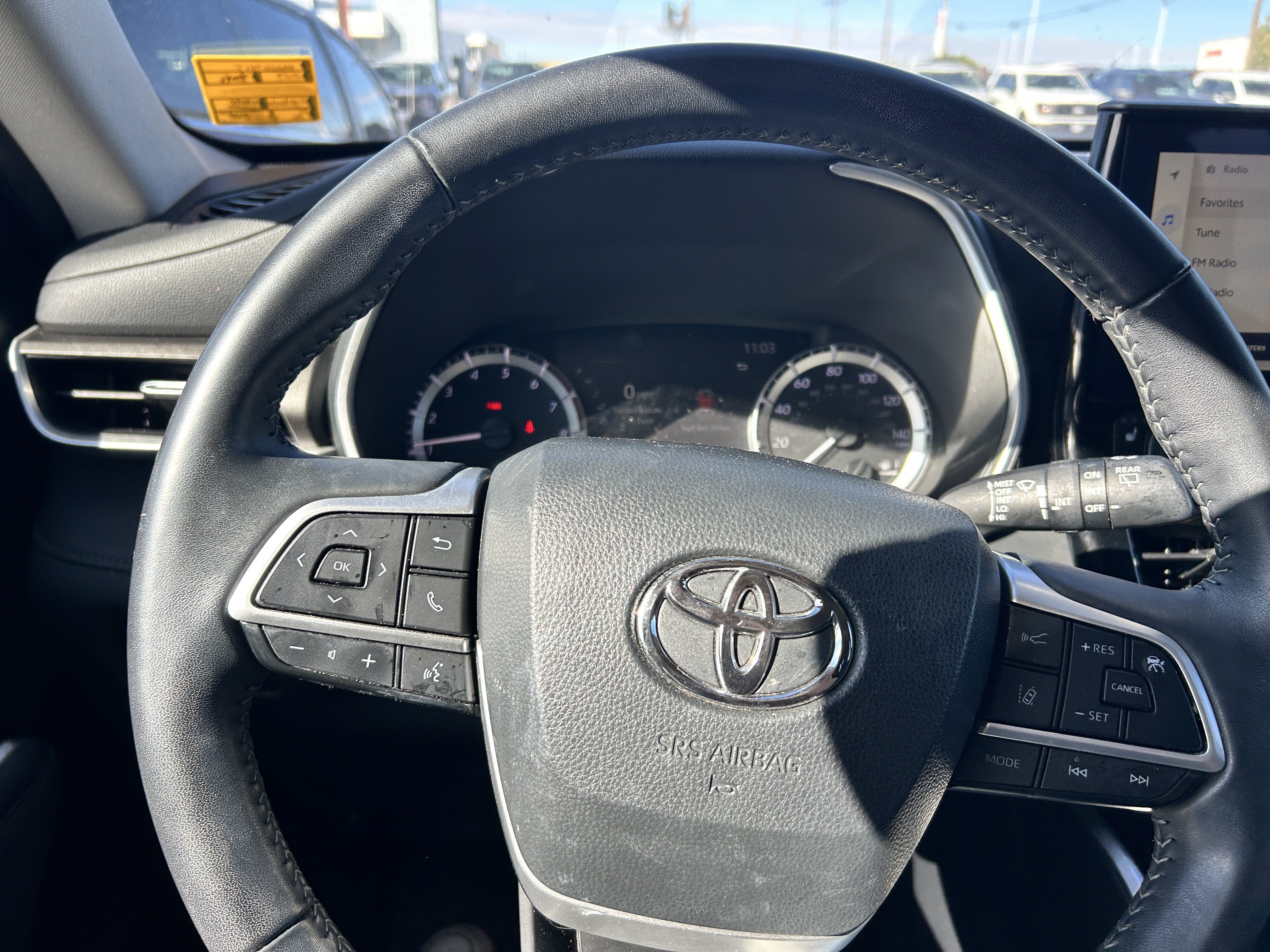 Used 2023 Toyota Highlander XLE AWD/4WD image 18