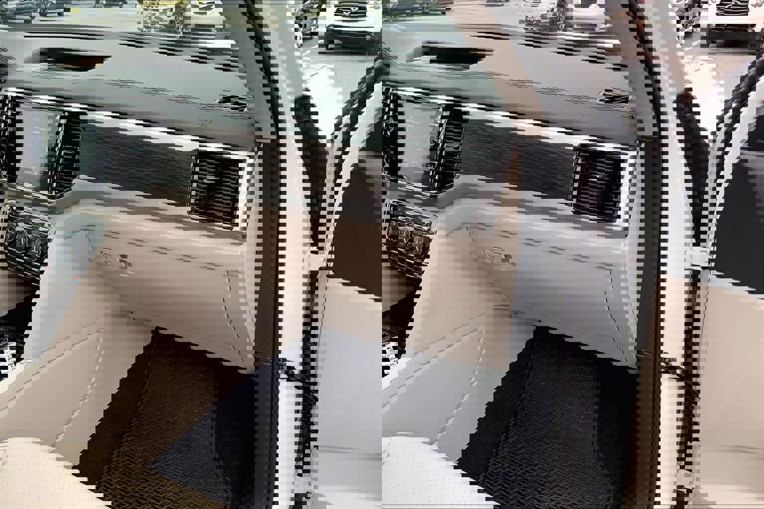 Used 2023 Volkswagen Atlas SE w/ Black Wheel Package image 18