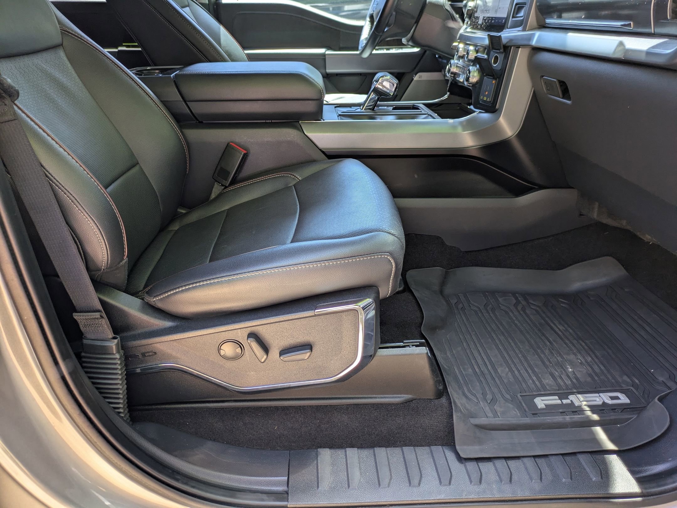 Certified 2022 Ford F150 Lariat w/ Max Trailer Tow Package AWD/4WD image 40