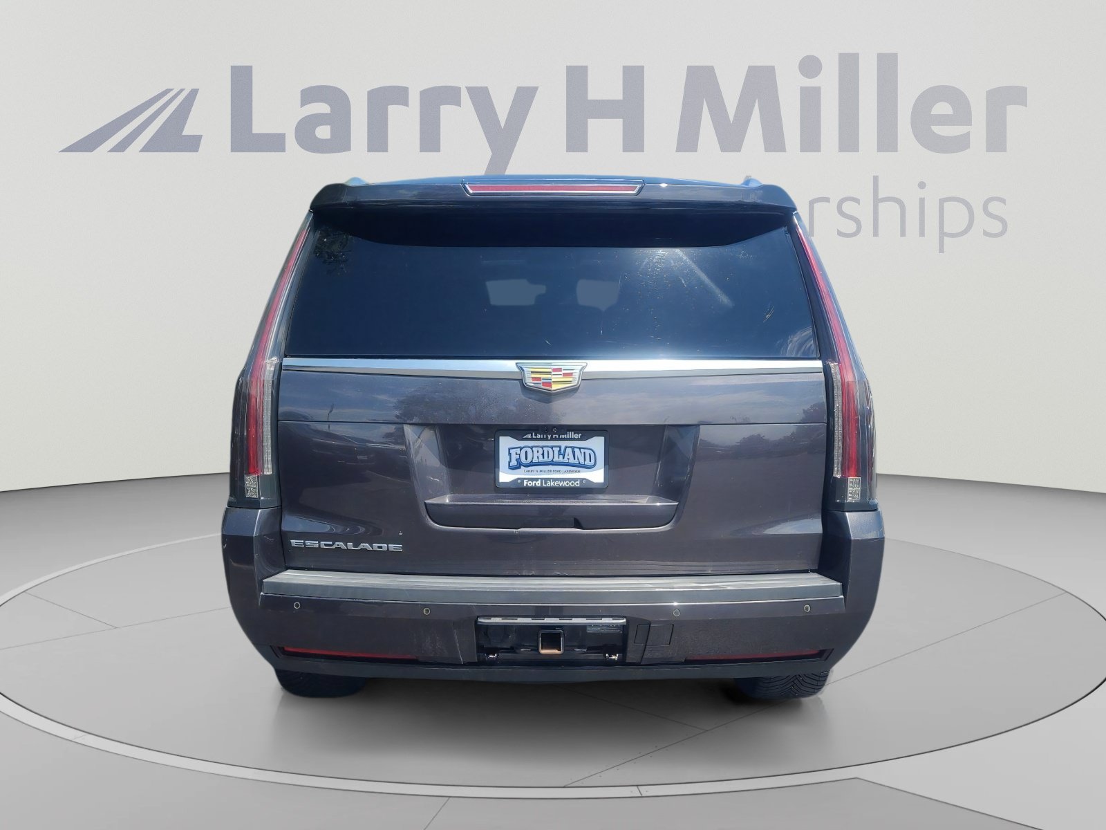 Used 2017 Cadillac Escalade Premium Luxury AWD/4WD image 4