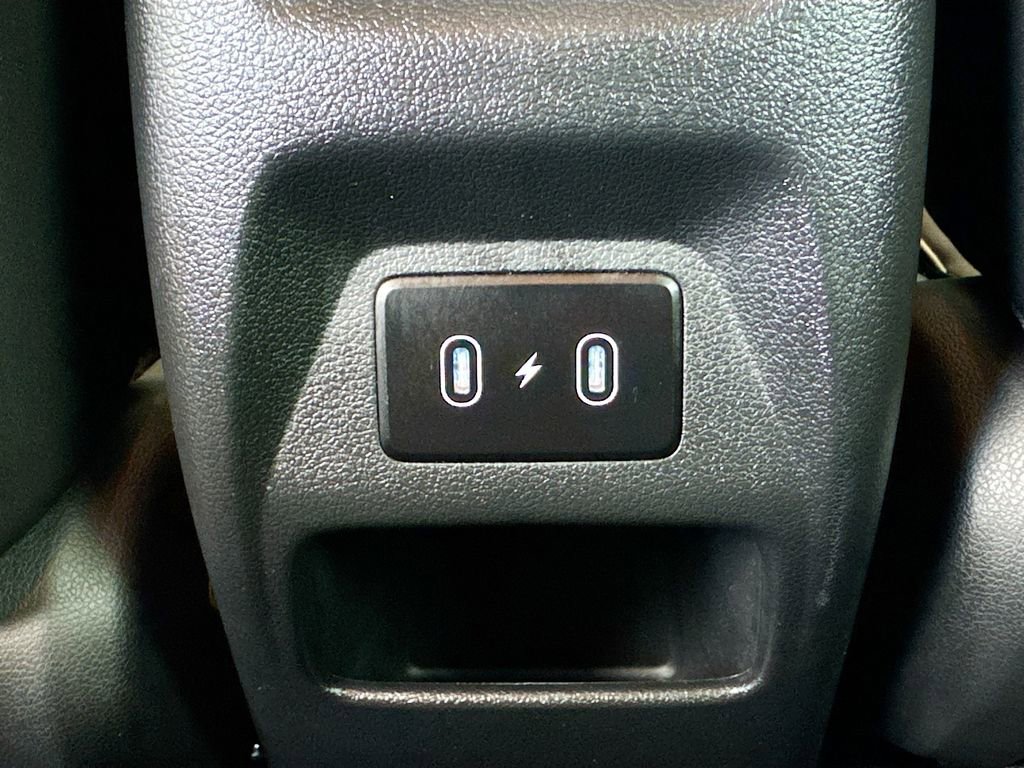 Used 2024 Hyundai Venue Limited FWD image 25