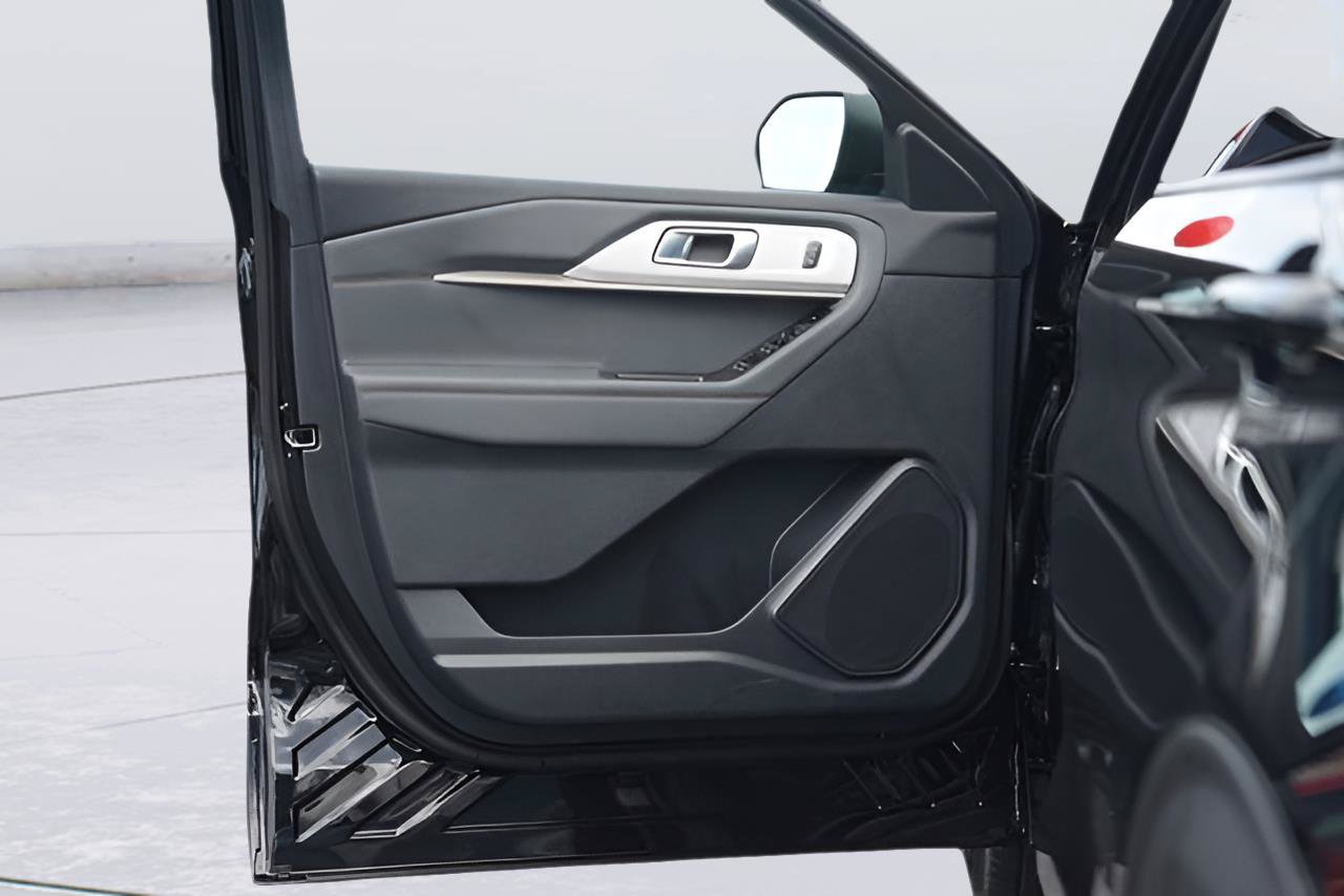 Certified 2026 Ford Explorer Active RWD image 32
