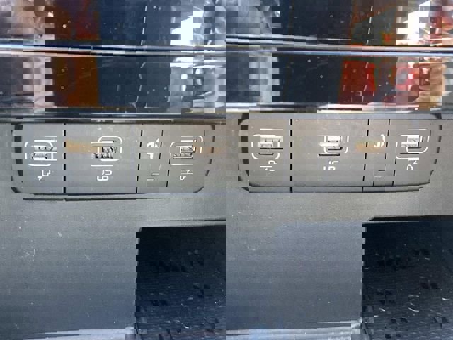 Used 2024 Kia Carnival EX image 27