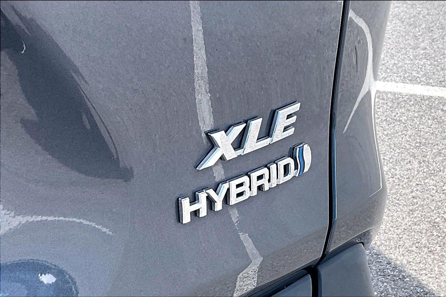 Used 2021 Toyota RAV4 XLE w/ Convenience Package AWD/4WD image 24