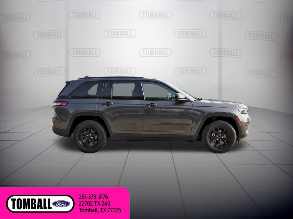 Used 2025 Jeep Grand Cherokee Altitude RWD image 9