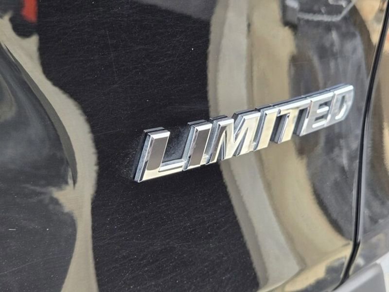 Used 2021 Toyota RAV4 Limited image 16