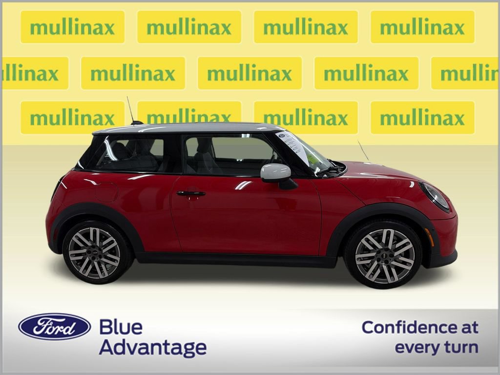Used 2025 MINI Cooper 2-Door Hardtop FWD image 2