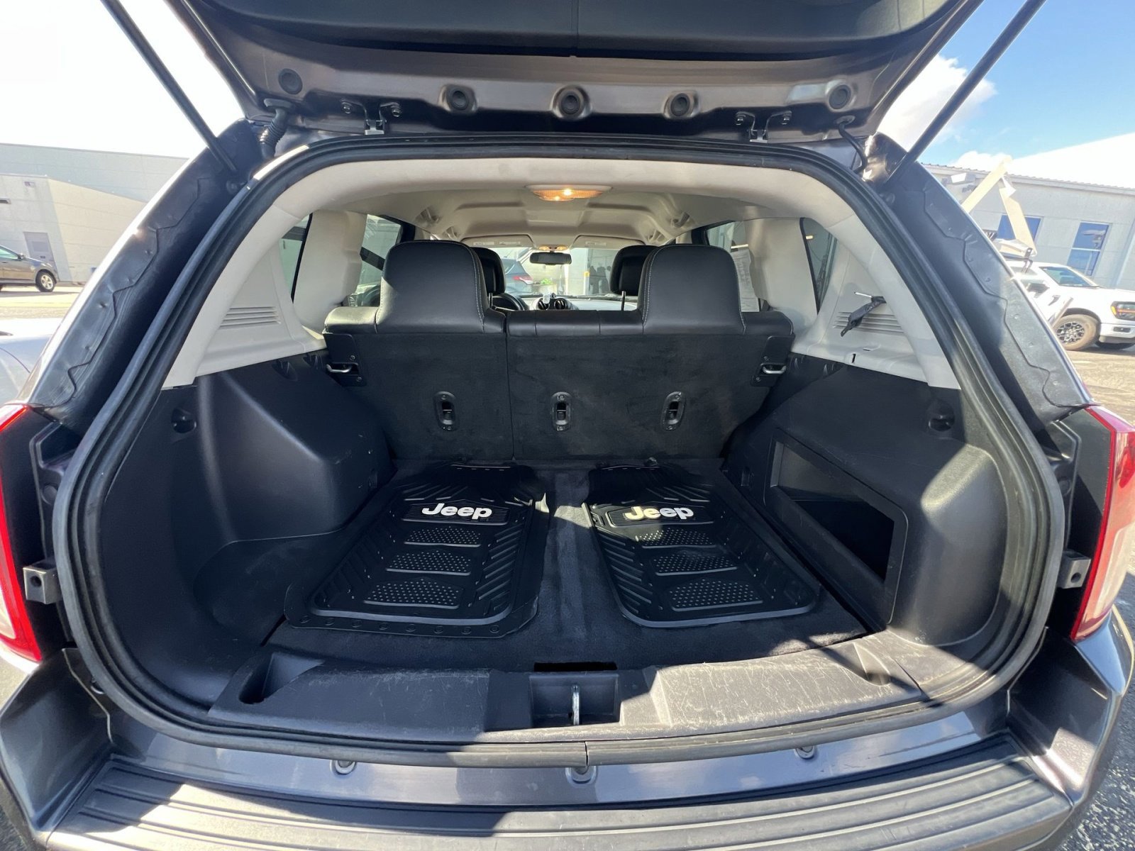 Used 2017 Jeep Compass Latitude image 23