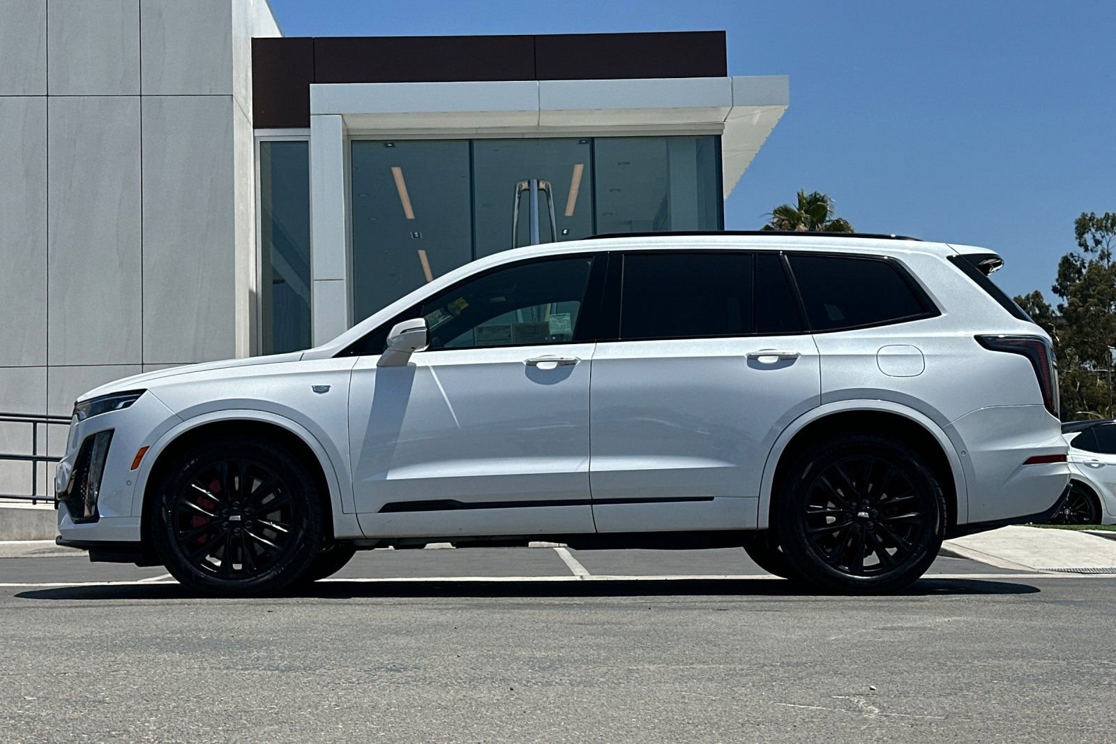Used 2024 Cadillac XT6 Sport w/ LPO, Onyx Lite Package AWD/4WD image 6