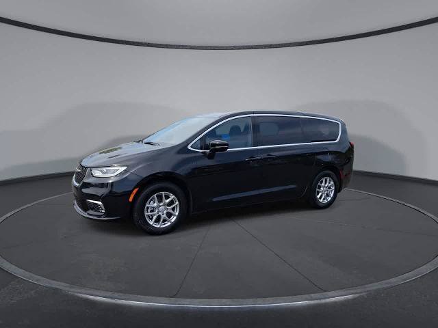 Used 2025 Chrysler Pacifica Select FWD image 4