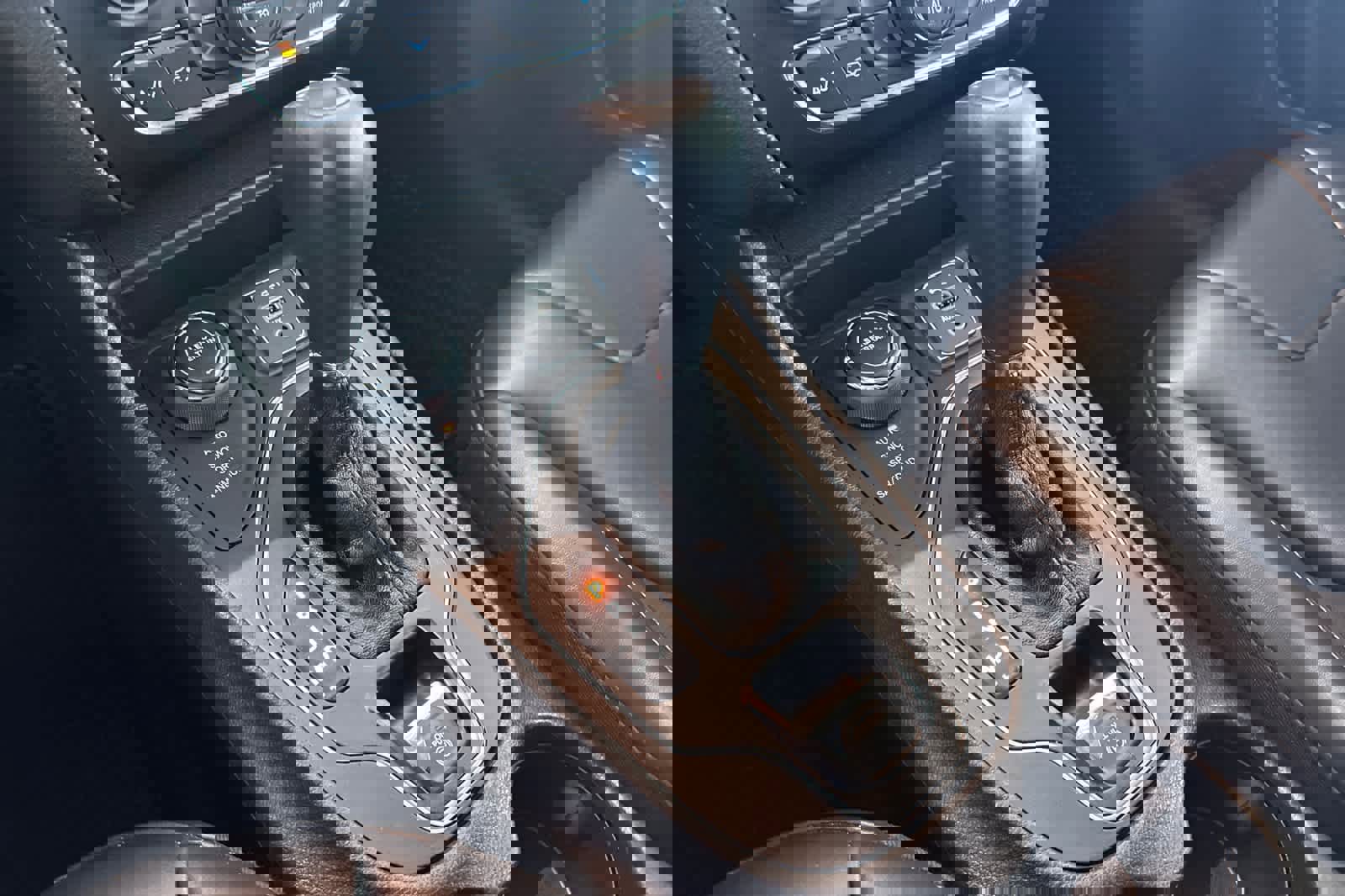 Used 2019 Jeep Cherokee Latitude Plus w/ Comfort/Convenience Group image 21