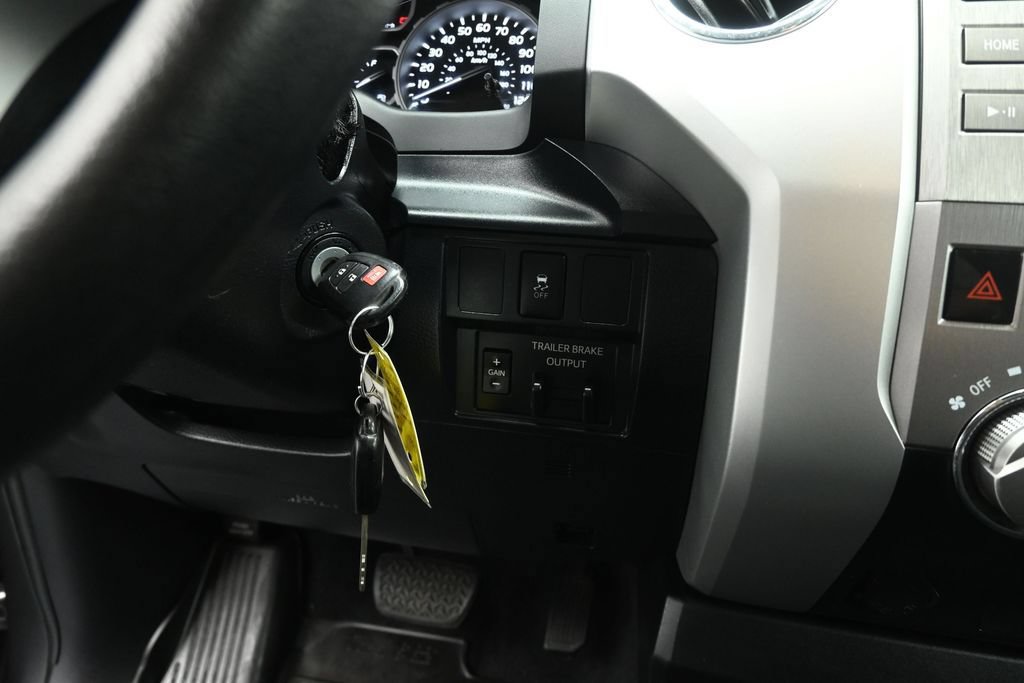 Used 2018 Toyota Tundra SR5 RWD image 18