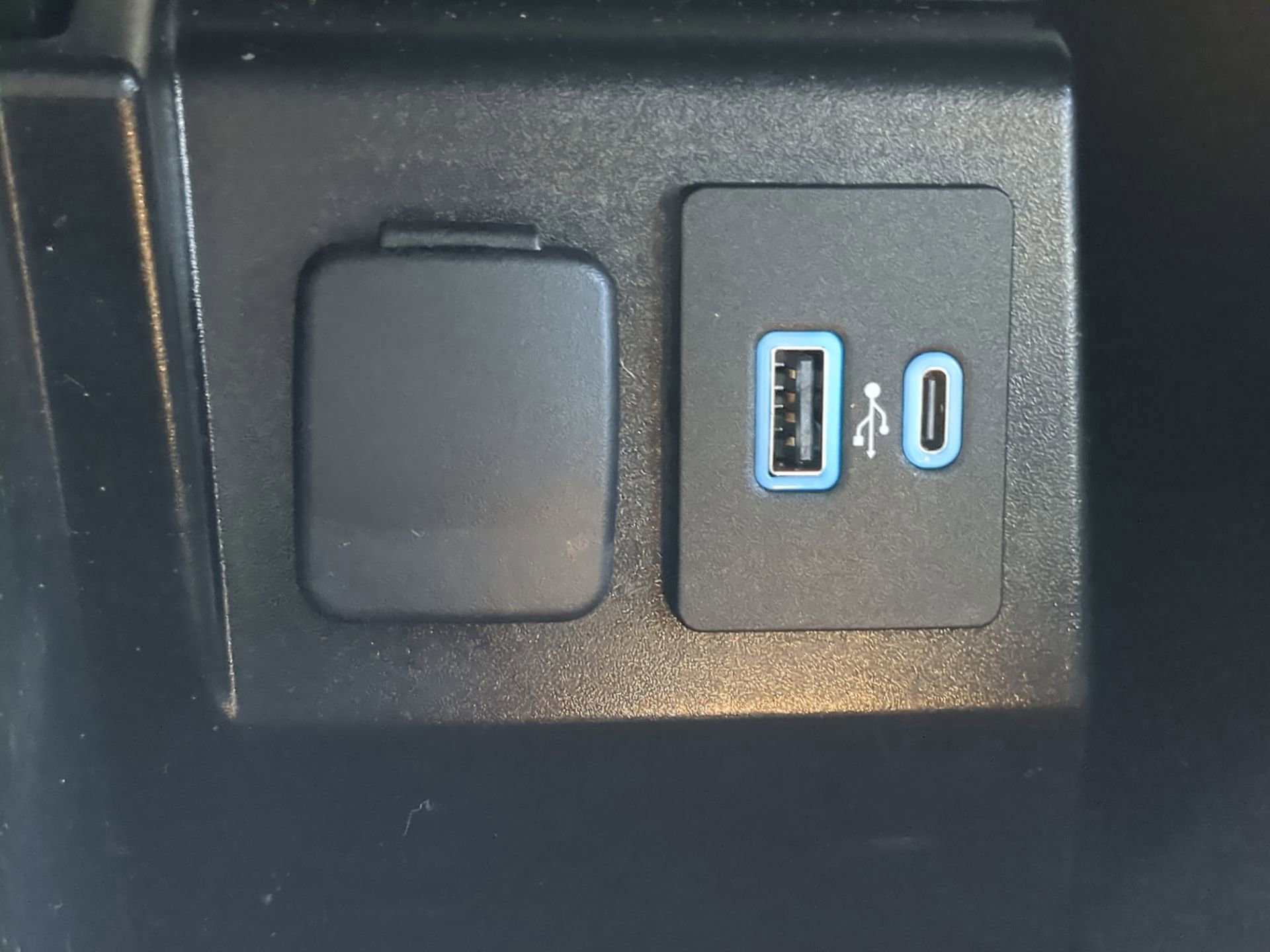 Certified 2022 Ford Explorer XLT w/ Equipment Group 202A image 53