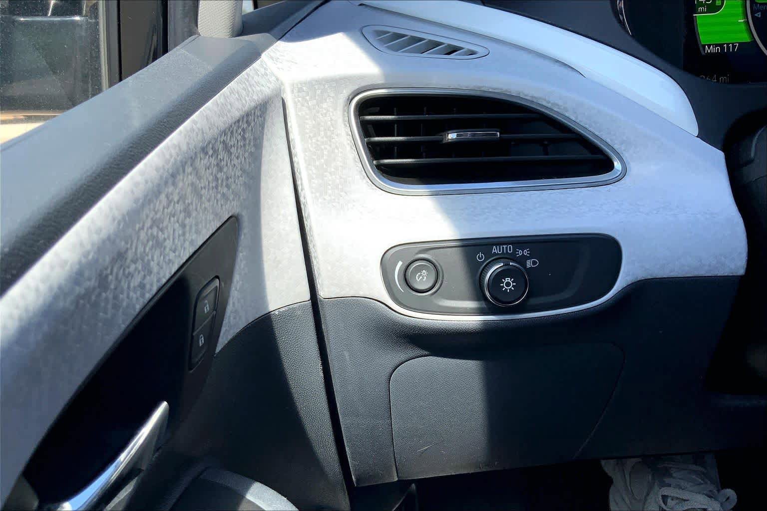 Used 2019 Chevrolet Bolt Premier w/ Infotainment Package FWD image 34