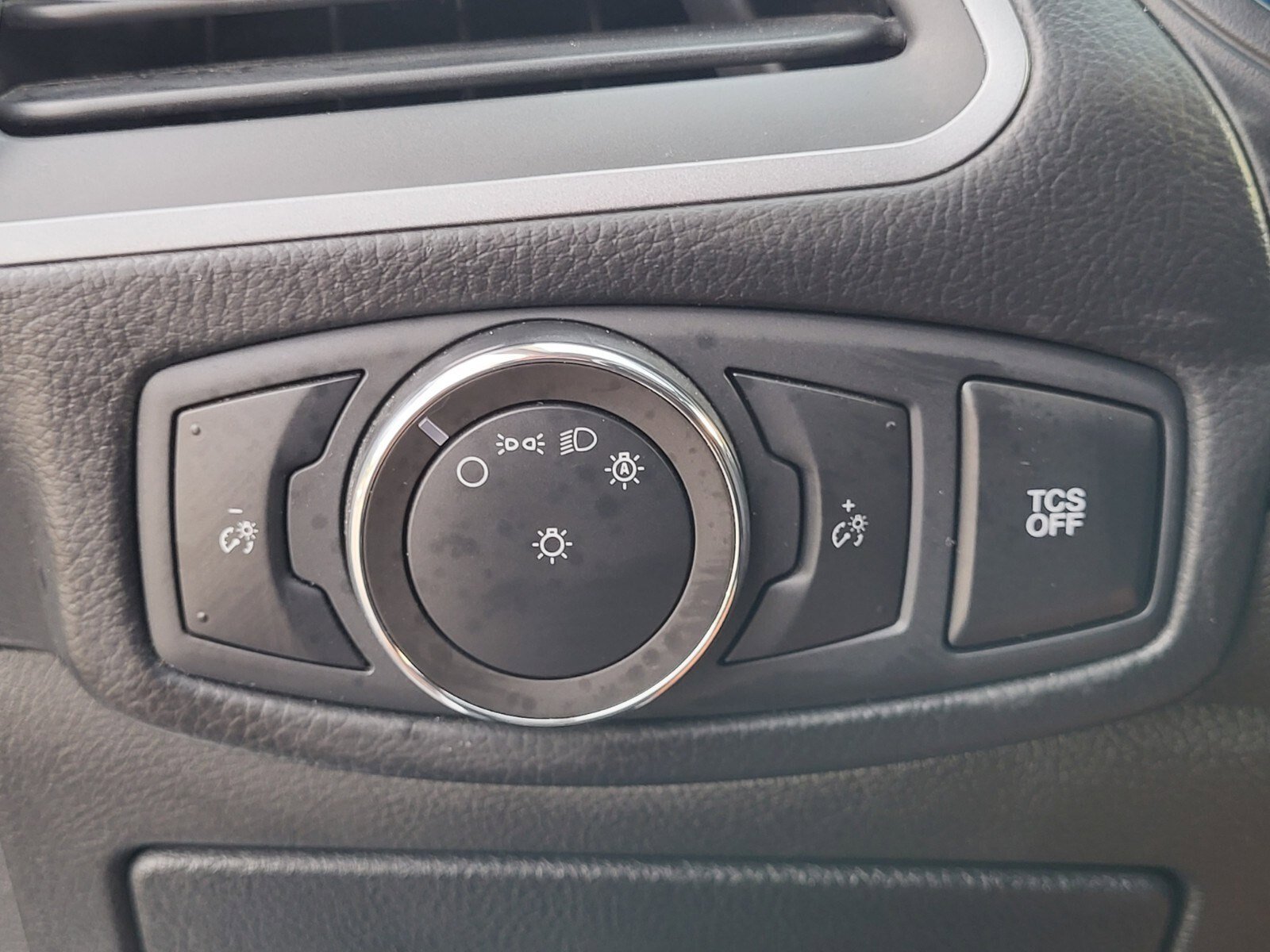 Certified 2020 Ford Edge SE image 23