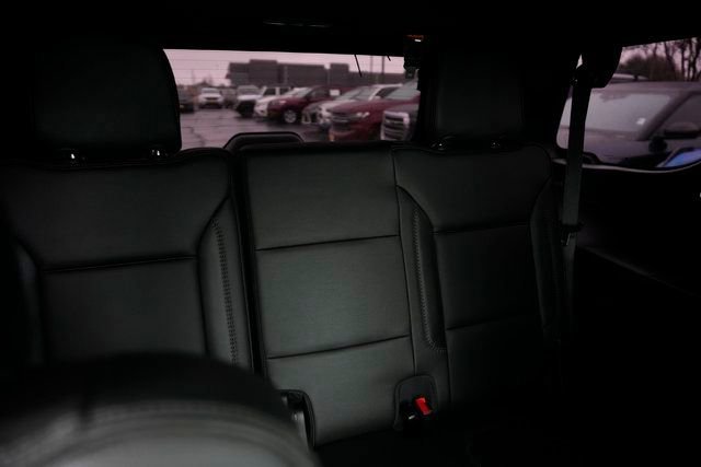 Used 2021 GMC Yukon Denali w/ Denali Premium Package image 16