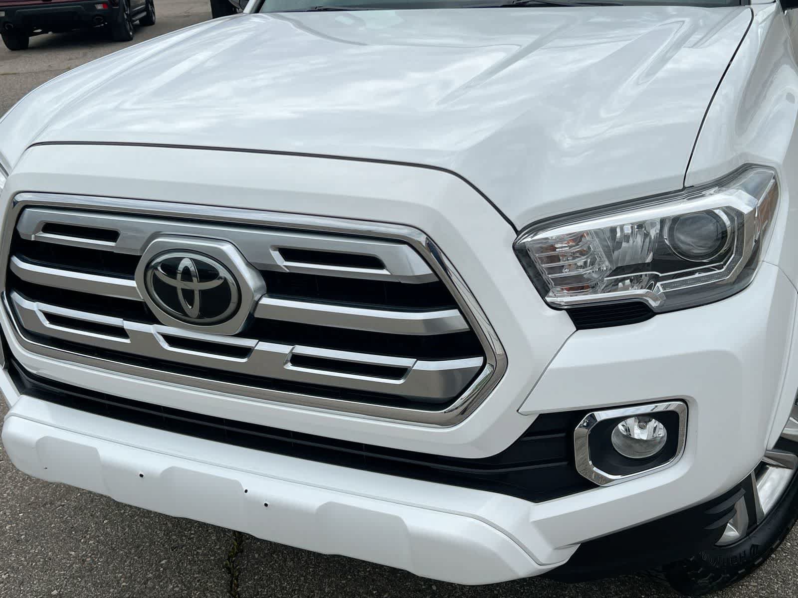 Used 2019 Toyota Tacoma Limited AWD/4WD image 11