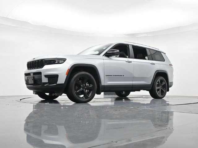 Used 2023 Jeep Grand Cherokee L Altitude AWD/4WD image 38