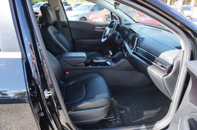Used 2025 Kia Sportage EX w/ Premium Package FWD image 3