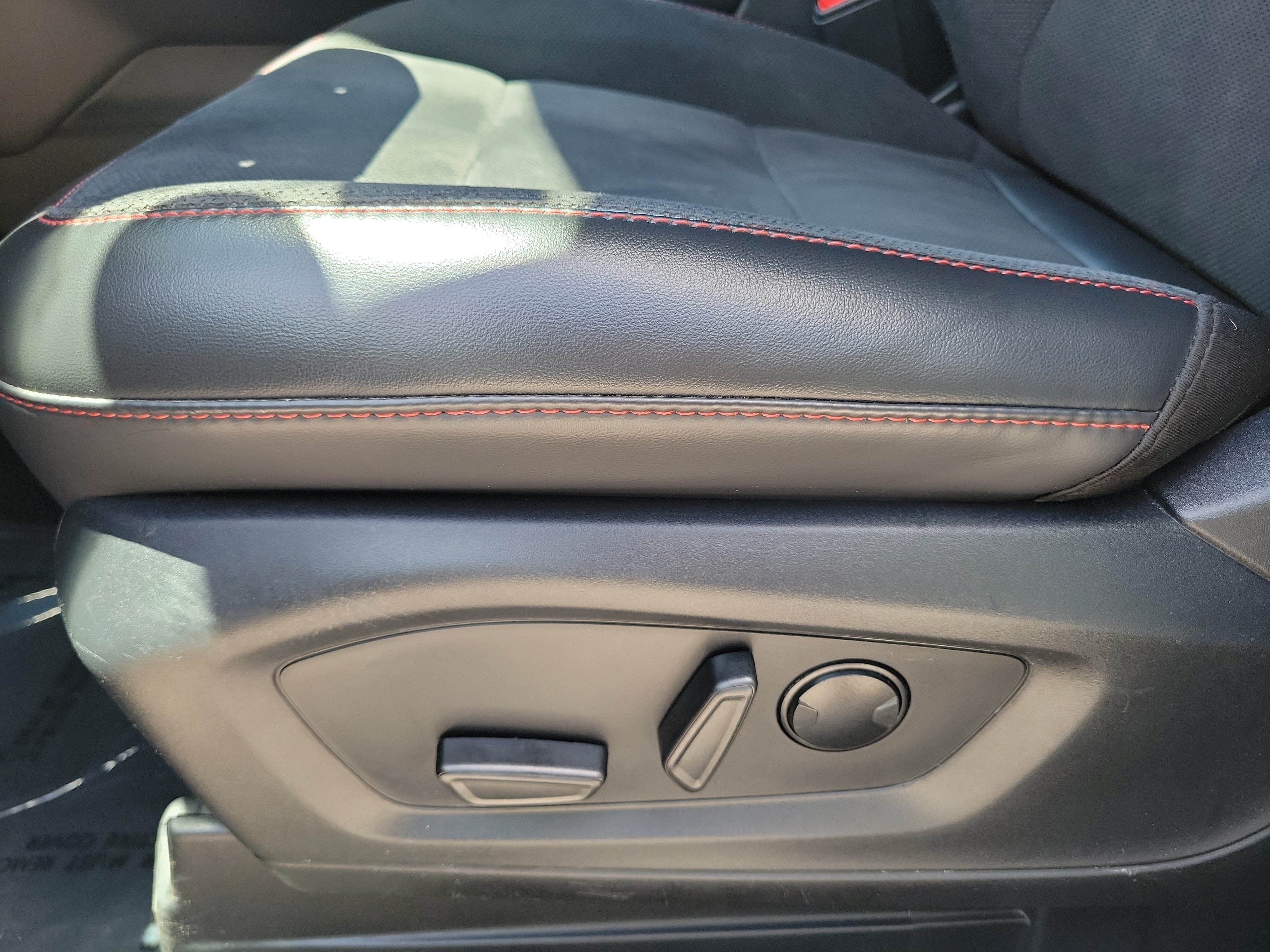 Certified 2025 Ford Explorer ST RWD image 12