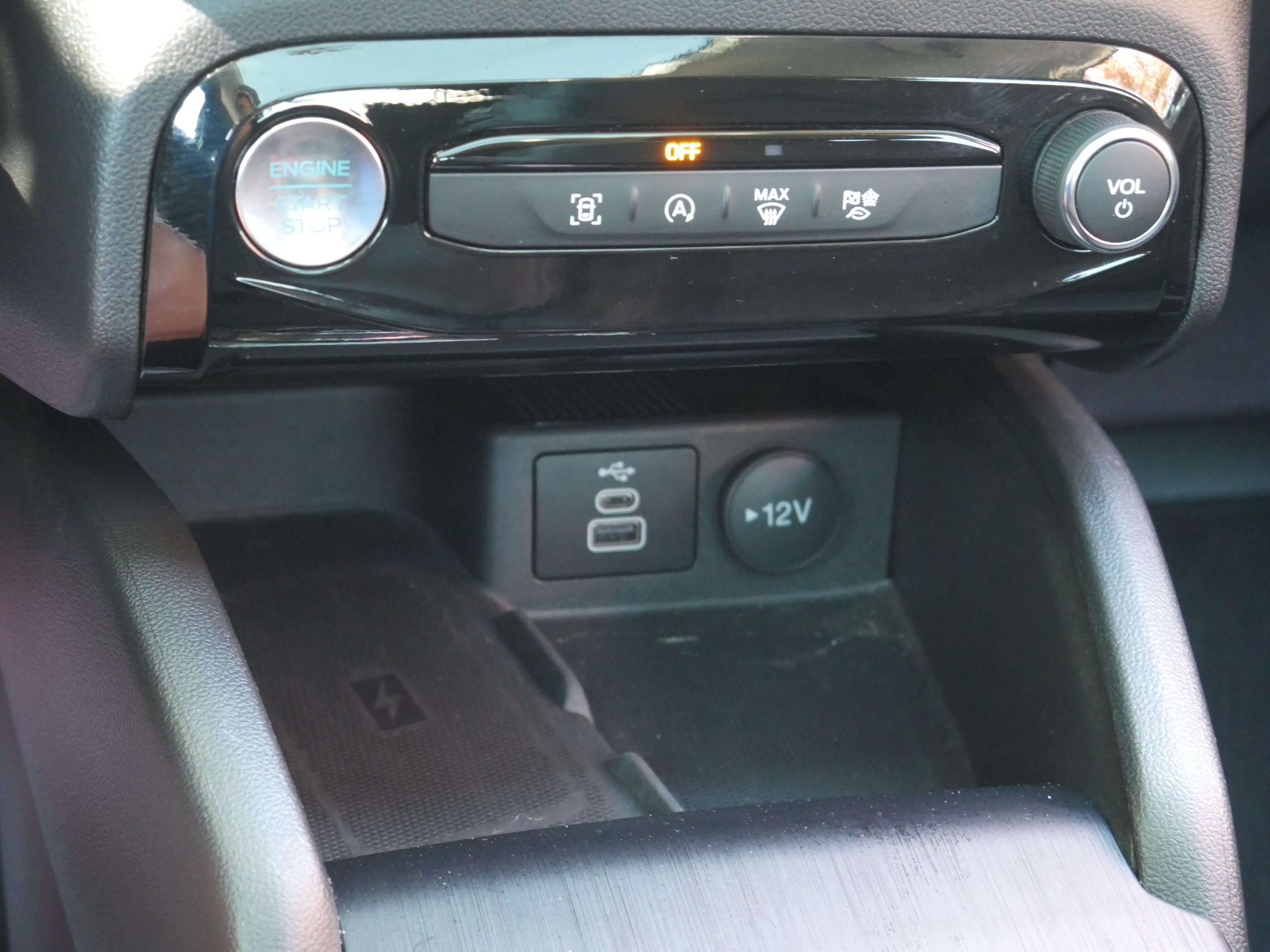 Certified 2025 Ford Escape Platinum AWD/4WD image 13