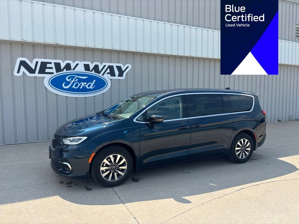 Used 2024 Chrysler Pacifica Limited
