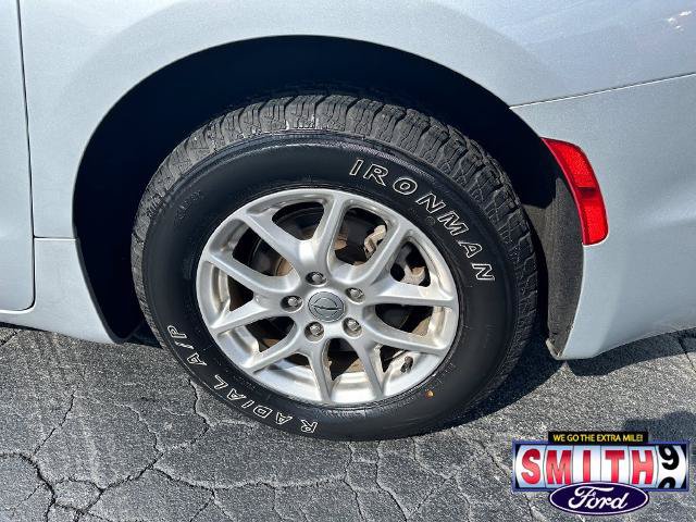 Used 2024 Chrysler Pacifica Touring-L FWD image 9